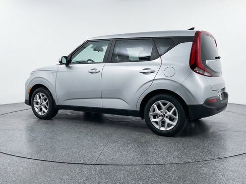 Used 2025 Kia Soul LX w/ LX Technology Package FWD image 6