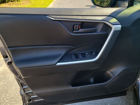 Certified 2025 Toyota RAV4 LE AWD/4WD image 15