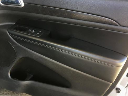 Used 2018 Jeep Grand Cherokee Altitude image 14