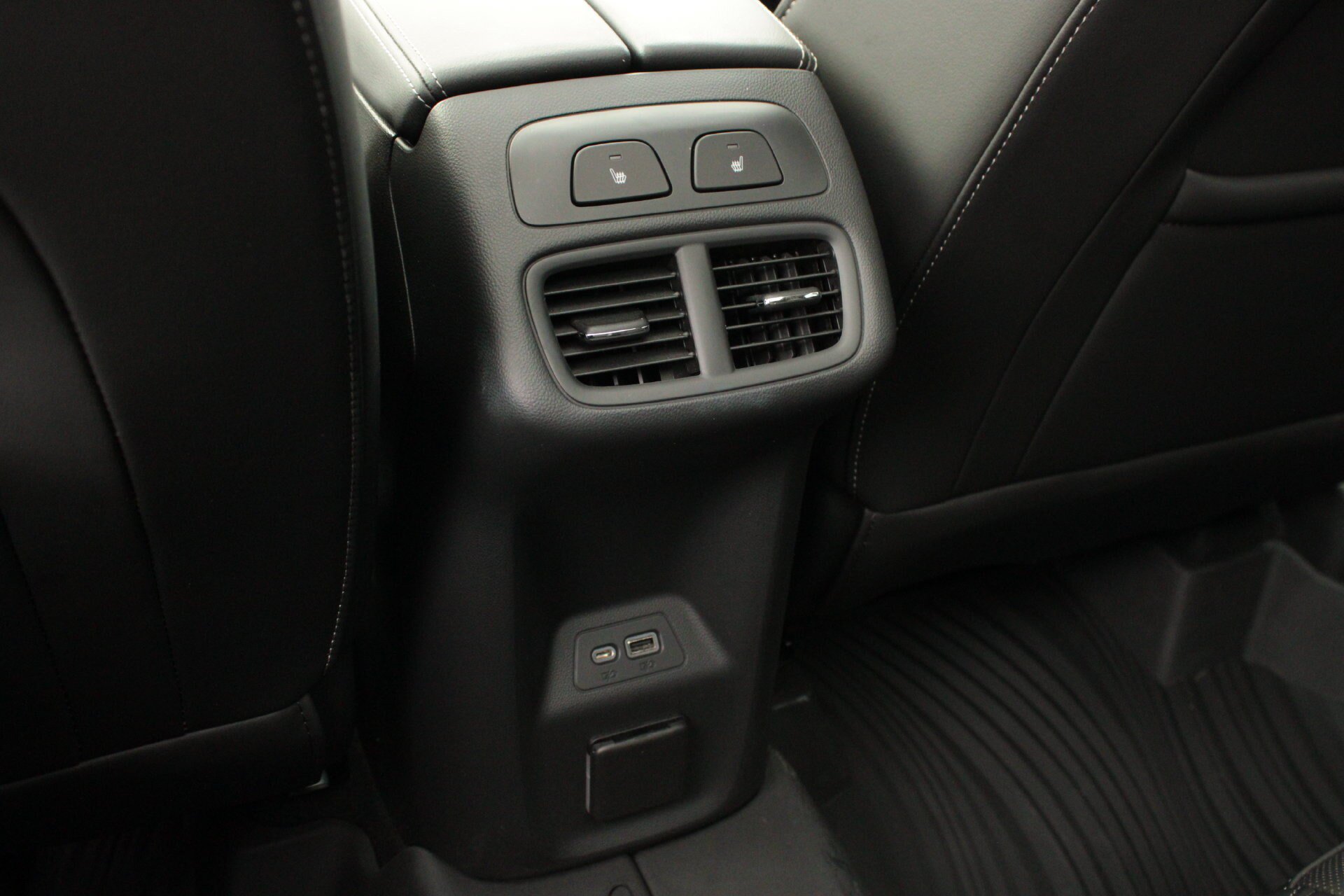 Used 2022 Buick Envision Avenir w/ Technology Package II FWD image 23