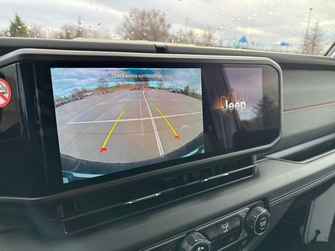 Used 2024 Jeep Wrangler Unlimited Rubicon image 22