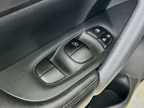 Used 2016 Nissan Rogue S FWD image 29