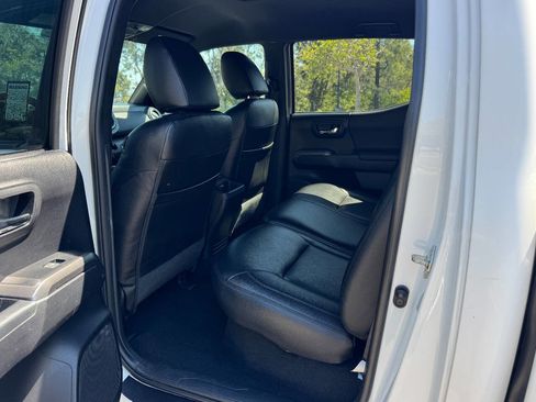 Used 2020 Toyota Tacoma TRD Off-Road w/ Technology Package image 12