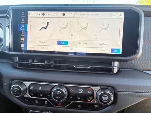 New 2025 Jeep Gladiator Rubicon w/ Convenience Group image 4