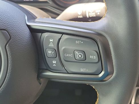 Used 2024 Jeep Gladiator Sport AWD/4WD image 15