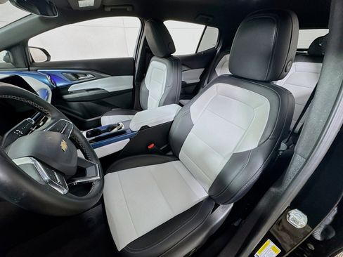 Used 2025 Chevrolet Equinox EV LT w/ Convenience Package image 14