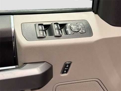 Used 2018 Ford F150 XLT image 14