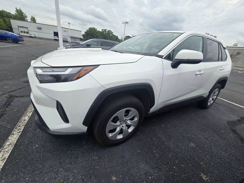 Used 2024 Toyota RAV4 LE AWD/4WD image 5
