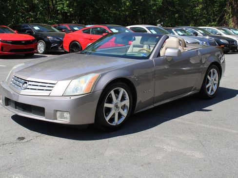 Used 2005 Cadillac XLR RWD image 19
