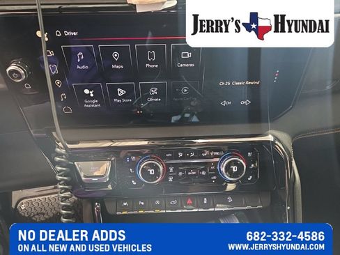 Used 2024 GMC Sierra 1500 AT4 w/ Technology Package AWD/4WD image 12