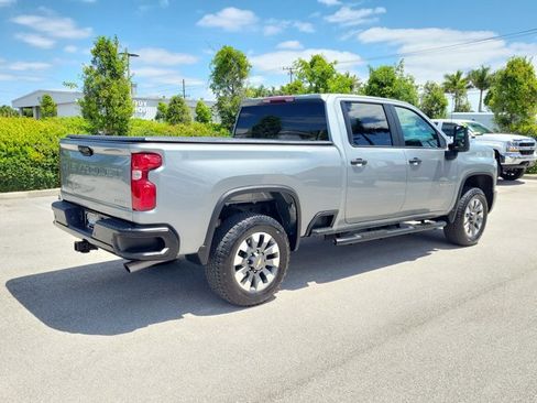 Used 2025 Chevrolet Silverado 2500 Custom w/ Custom Value Package image 10