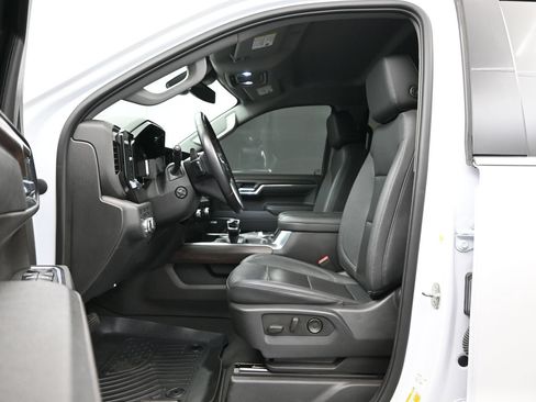 Used 2023 GMC Sierra 1500 SLT AWD/4WD image 9
