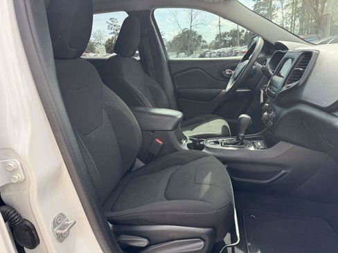 Used 2019 Jeep Cherokee Latitude w/ Popular Appearance Group image 15