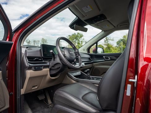 Used 2025 Kia Carnival image 20