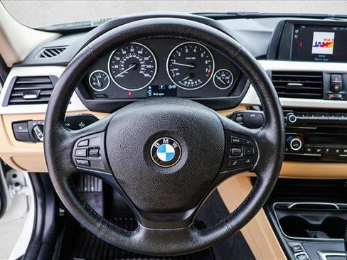 Used 2018 BMW 320i xDrive Sedan image 12