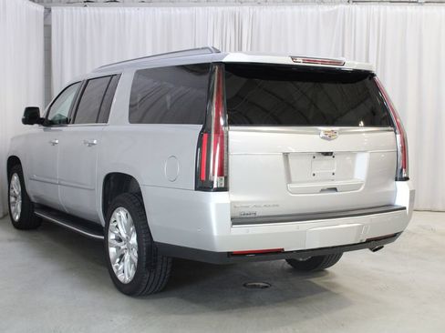 Used 2020 Cadillac Escalade ESV Premium Luxury AWD/4WD image 25