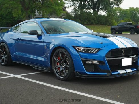 Used 2021 Ford Mustang Shelby GT500 w/ Carbon Fiber Track Pack RWD image 12