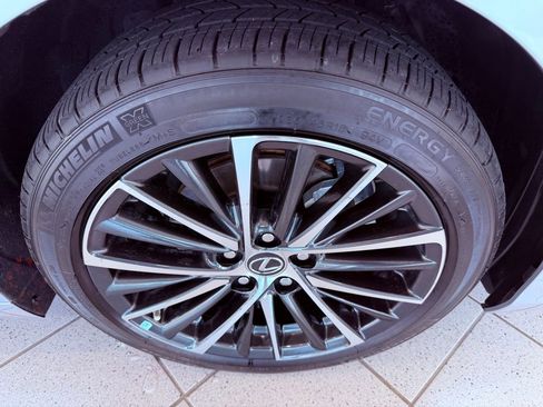 Certified 2024 Lexus ES 350 w/ Premium Package image 15