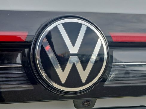 New 2026 Volkswagen Taos SE image 21