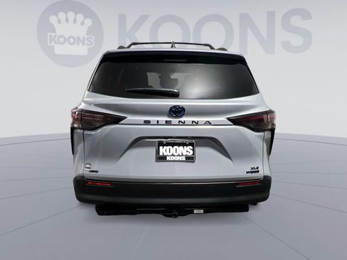 Used 2023 Toyota Sienna XLE Woodland Edition AWD/4WD image 10