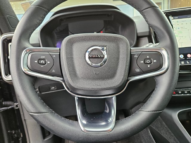 Used 2023 Volvo XC40 Recharge Plus w/ Protection Package Premier AWD/4WD image 23