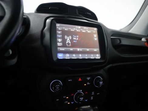 Used 2023 Jeep Renegade Trailhawk w/ Trailhawk Elite Group AWD/4WD image 21