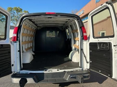Used 2022 Chevrolet Express 2500 w/ Driver Convenience Package RWD image 6