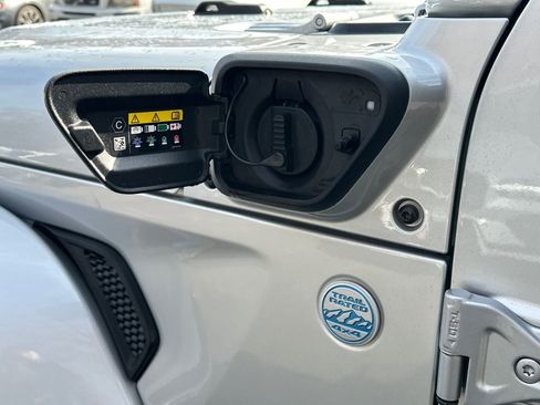 Used 2022 Jeep Wrangler Unlimited Sahara w/ Cold Weather Group image 15