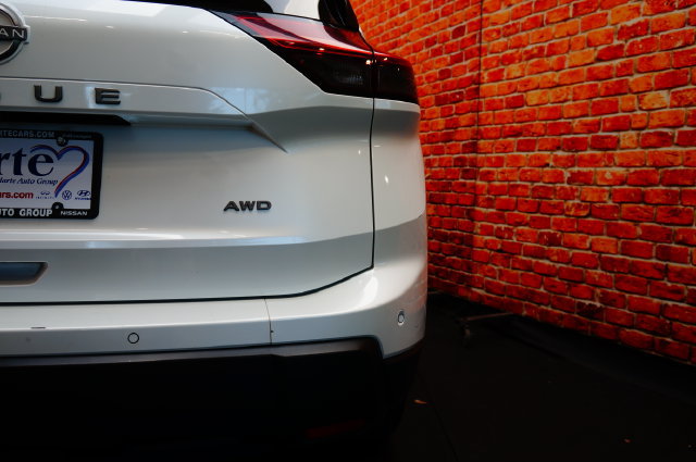 Certified 2025 Nissan Rogue SV AWD/4WD image 70