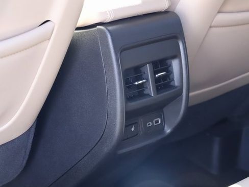 Used 2024 Cadillac XT4 Luxury w/ Cold Weather Package image 19