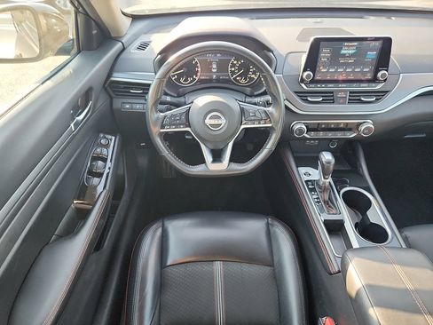 Used 2024 Nissan Altima 2.5 SR FWD image 11