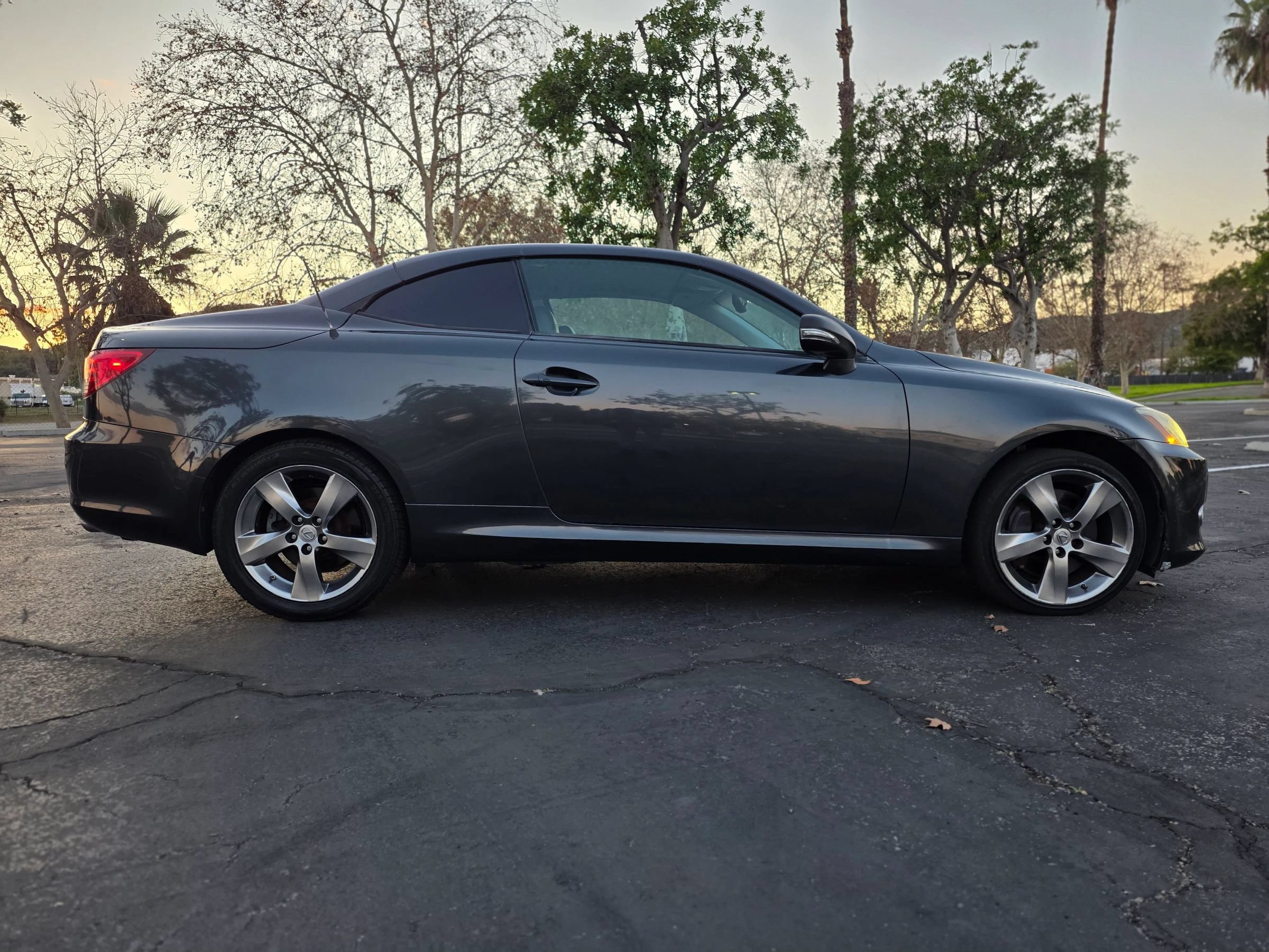 Used 2010 Lexus IS 350C w/ Luxury Pkg RWD image 3