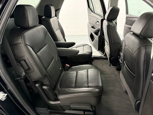 Used 2020 Chevrolet Traverse LT w/ Driver Confidence II Package image 13