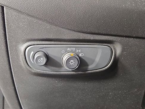 Used 2021 Chevrolet Equinox LS w/ LS Convenience Package image 26