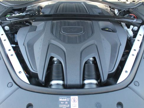 Certified 2025 Porsche Panamera 4 image 16