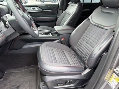 Certified 2025 Ford Explorer ST-Line RWD image 21