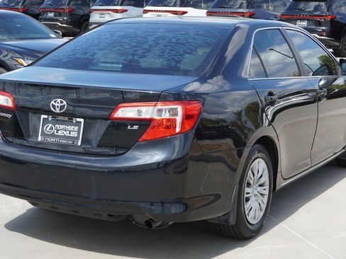 Used 2014 Toyota Camry LE image 6