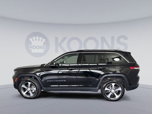 Used 2023 Jeep Grand Cherokee Limited image 2