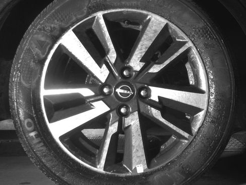Used 2025 Nissan Versa SV FWD image 15