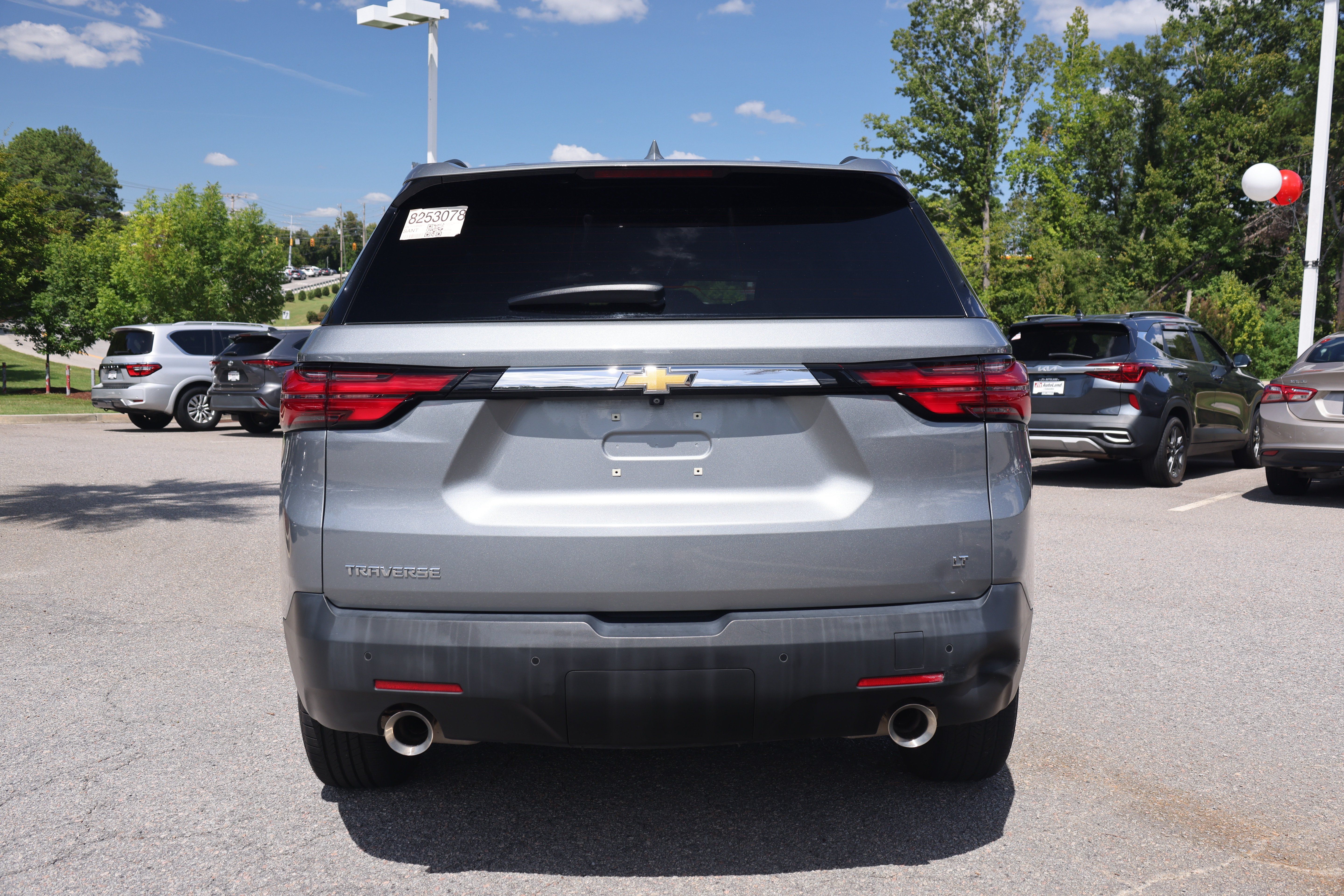 Used 2023 Chevrolet Traverse LT FWD image 4