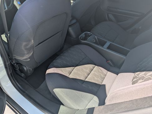 Used 2014 Chevrolet Volt FWD image 13