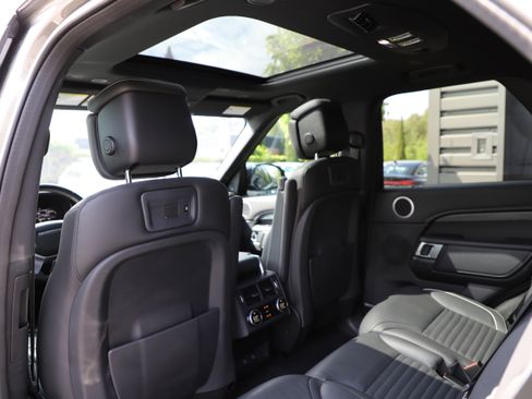 Certified 2023 Land Rover Discovery Metropolitan Edition AWD/4WD image 15