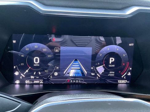 Used 2024 GMC Canyon AT4 image 2