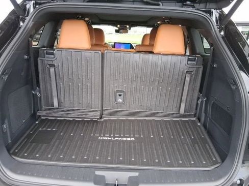 New 2026 Toyota Highlander Platinum AWD/4WD image 8