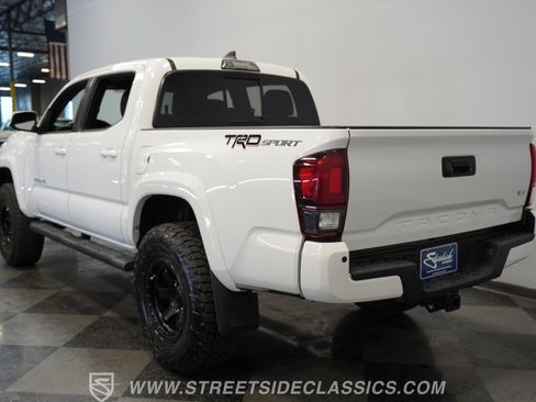 Used 2018 Toyota Tacoma TRD Sport w/ Technology Package RWD image 10