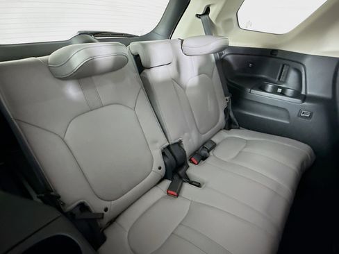 Certified 2025 Honda Pilot Touring image 36