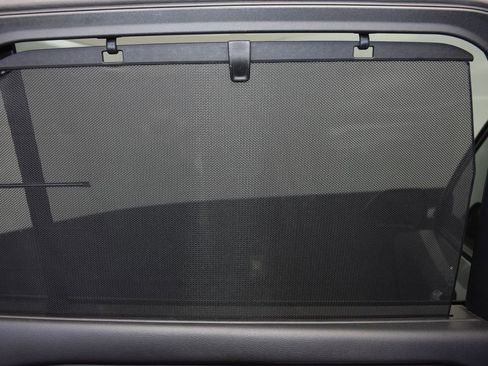 Used 2022 Ford Explorer Limited image 16