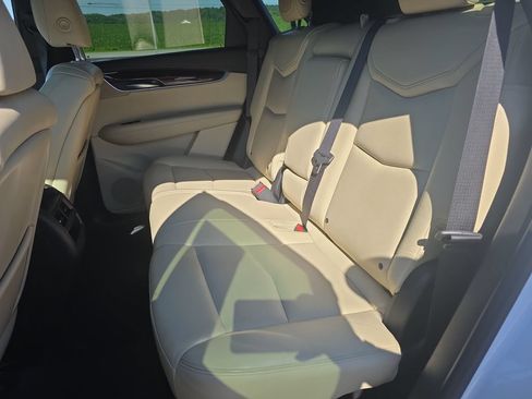 Used 2018 Cadillac XT5 Luxury w/ Driver Awareness Package AWD/4WD image 12
