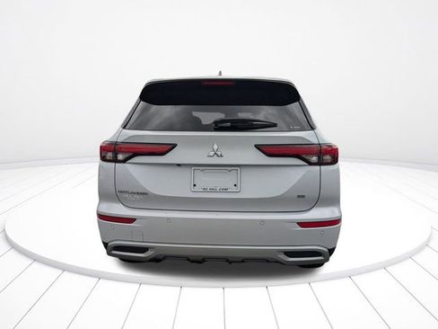 Used 2022 Mitsubishi Outlander SE image 4
