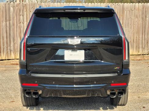 Used 2025 Cadillac Escalade V w/ LPO, ONYX Package image 5